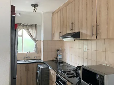 2 Bedroom Townhouse To Rent in Edenvale - img