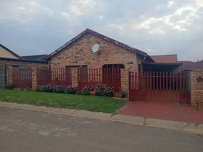 3 Bedroom House To Rent in Witbank - 3eZw.webp