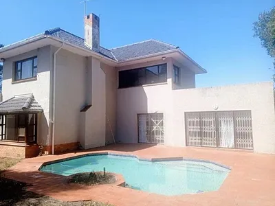 3 Bedroom House To Rent in East London - nQm4.webp