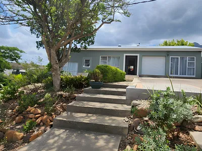 3 Bedroom House For Sale in Swellendam - img