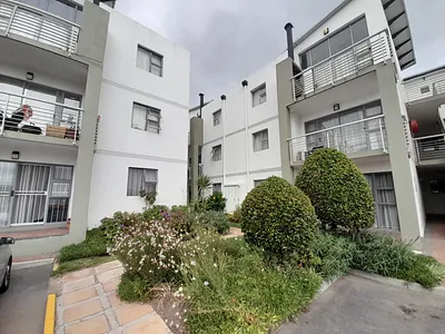 2 Bedroom Apartment To Rent in Gordons Bay - zKm4.webp