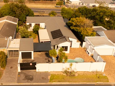 5 Bedroom House For Sale in Bellville - dWGO.webp