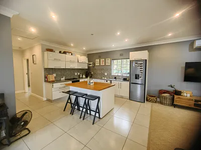 2 Bedroom Apartment To Rent in Durban North - EhJa.webp