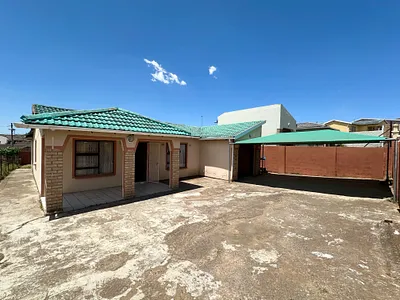 5 Bedroom House For Sale in Mthatha - MHW5.webp