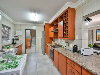 4 Bedroom House For Sale in Pretoria - img