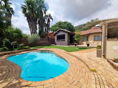 4 Bedroom House For Sale in Rustenburg - xtO7.webp