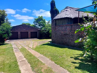 8 Bedroom House For Sale in Swartruggens - 2IL1.webp