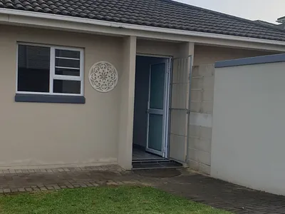 3 Bedroom Townhouse To Rent in East London - img