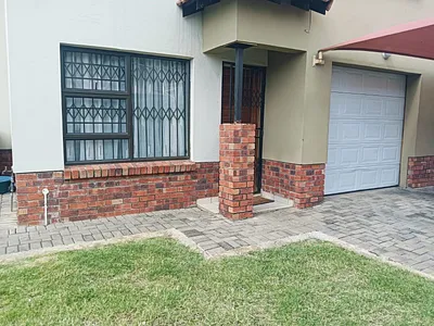 3 Bedroom Townhouse For Sale in Rustenburg - fqLn.webp