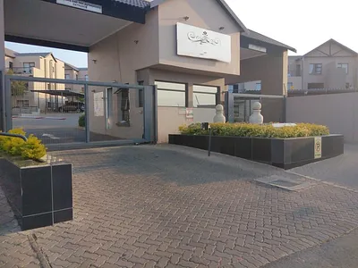 2 Bedroom Apartment To Rent in Roodepoort - img