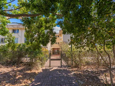 2 Bedroom Apartment For Sale in Cape Town - yt1I.webp