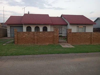 3 Bedroom House To Rent in Witbank - QeRD.webp