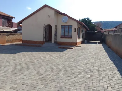 3 Bedroom House To Rent in Rustenburg - OtMc.webp