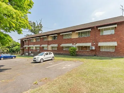 2 Bedroom Apartment For Sale in Queensburgh - img