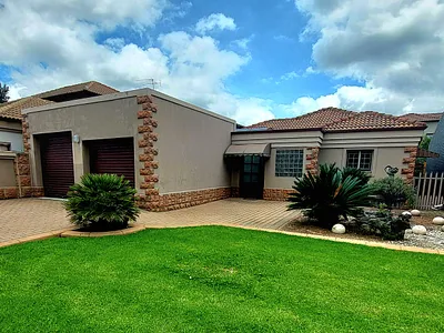 3 Bedroom House For Sale in Boksburg - d1n8.webp