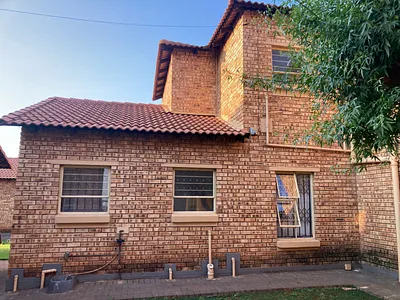 3 Bedroom Apartment For Sale in Boksburg - 0zmR.webp