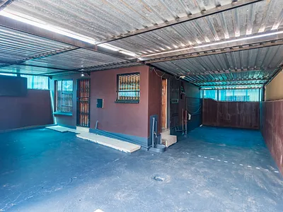 2 Bedroom House For Sale in Roodepoort - OnhZ.webp