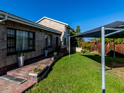 4 Bedroom House For Sale in East London - OmLM.webp