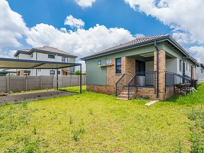 4 Bedroom House For Sale in Krugersdorp - yw3d.webp