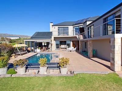 4 Bedroom House For Sale in Fish Hoek - j8Cs.webp