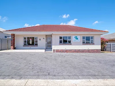 3 Bedroom House For Sale in Port Elizabeth - vPw2.webp