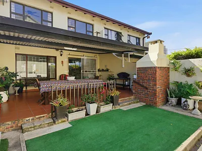 3 Bedroom Townhouse For Sale in Amanzimtoti - RqeJ.webp