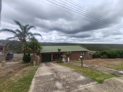 3 Bedroom House For Sale in Uitenhage - jfI6.webp