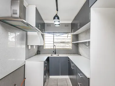 2 Bedroom Apartment For Sale in Roodepoort - RV0h.webp