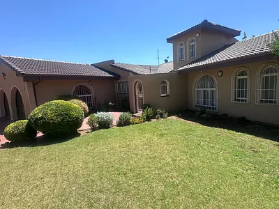 4 Bedroom House For Sale in Nigel - h6qz.webp