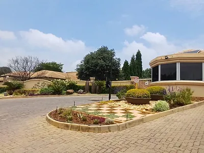 2 Bedroom Townhouse For Sale in Pretoria - dM5S.webp