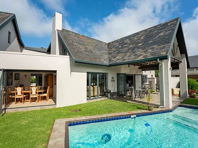 4 Bedroom House For Sale in Hillcrest - 6K26.webp