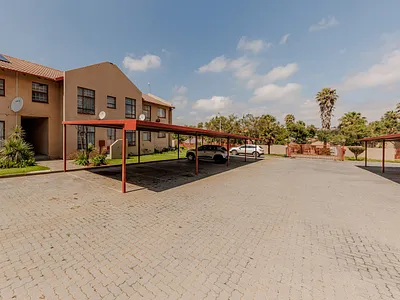 2 Bedroom Apartment For Sale in Roodepoort - wJw6.webp