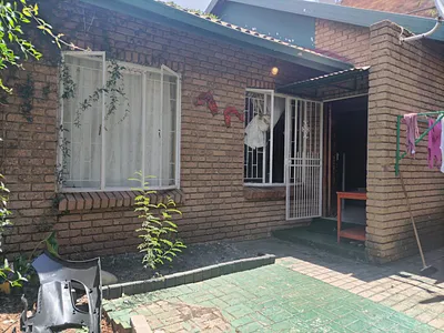 2 Bedroom Apartment For Sale in Rustenburg - L9Sw.webp