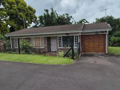 3 Bedroom Townhouse For Sale in Queensburgh - rcLh.webp