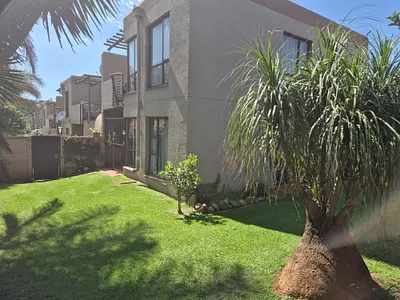 2 Bedroom Townhouse For Sale in Johannesburg - oeDN.webp