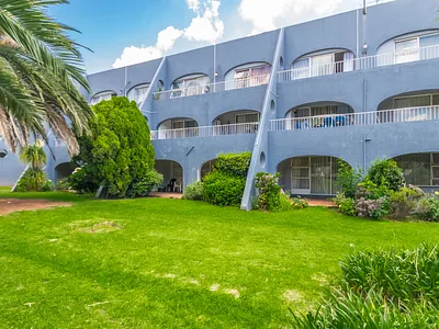 2 Bedroom Apartment For Sale in Roodepoort - HKIp.webp