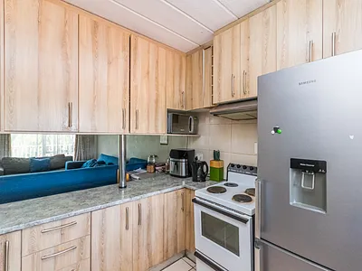 2 Bedroom Apartment For Sale in Roodepoort - HqbE.webp