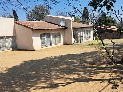 3 Bedroom House For Sale in Sasolburg - vaB7.webp