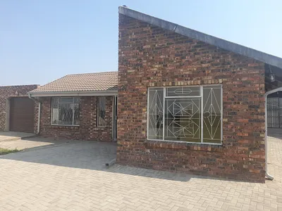 2 Bedroom Townhouse To Rent in Vereeniging - aVYD.webp