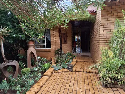 4 Bedroom House For Sale in Boksburg - 1okD.webp