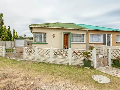 3 Bedroom House For Sale in Port Elizabeth - 8S6R.webp