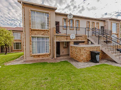 2 Bedroom Apartment For Sale in Roodepoort - TOcN.webp