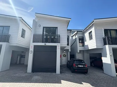 3 Bedroom Townhouse To Rent in Hout Bay - J290.webp