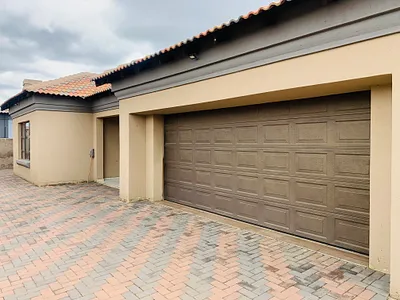 4 Bedroom House To Rent in Middelburg - CkSM.webp