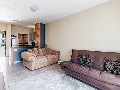 2 Bedroom Apartment For Sale in Midrand - 8ghE.webp