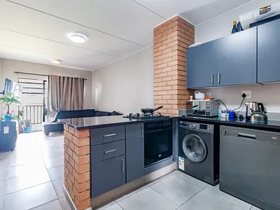2 Bedroom Apartment For Sale in Midrand - AtvQ.webp
