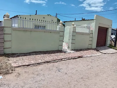 2 Bedroom House For Sale in Port Elizabeth - adGE.webp