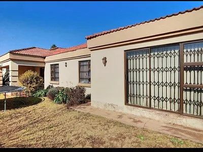 3 Bedroom House For Sale in Boksburg - b4gi.webp