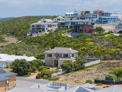 3 Bedroom House For Sale in Struisbaai - Seyj.webp