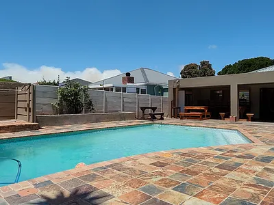 4 Bedroom House To Rent in Port Elizabeth - IZNG.webp